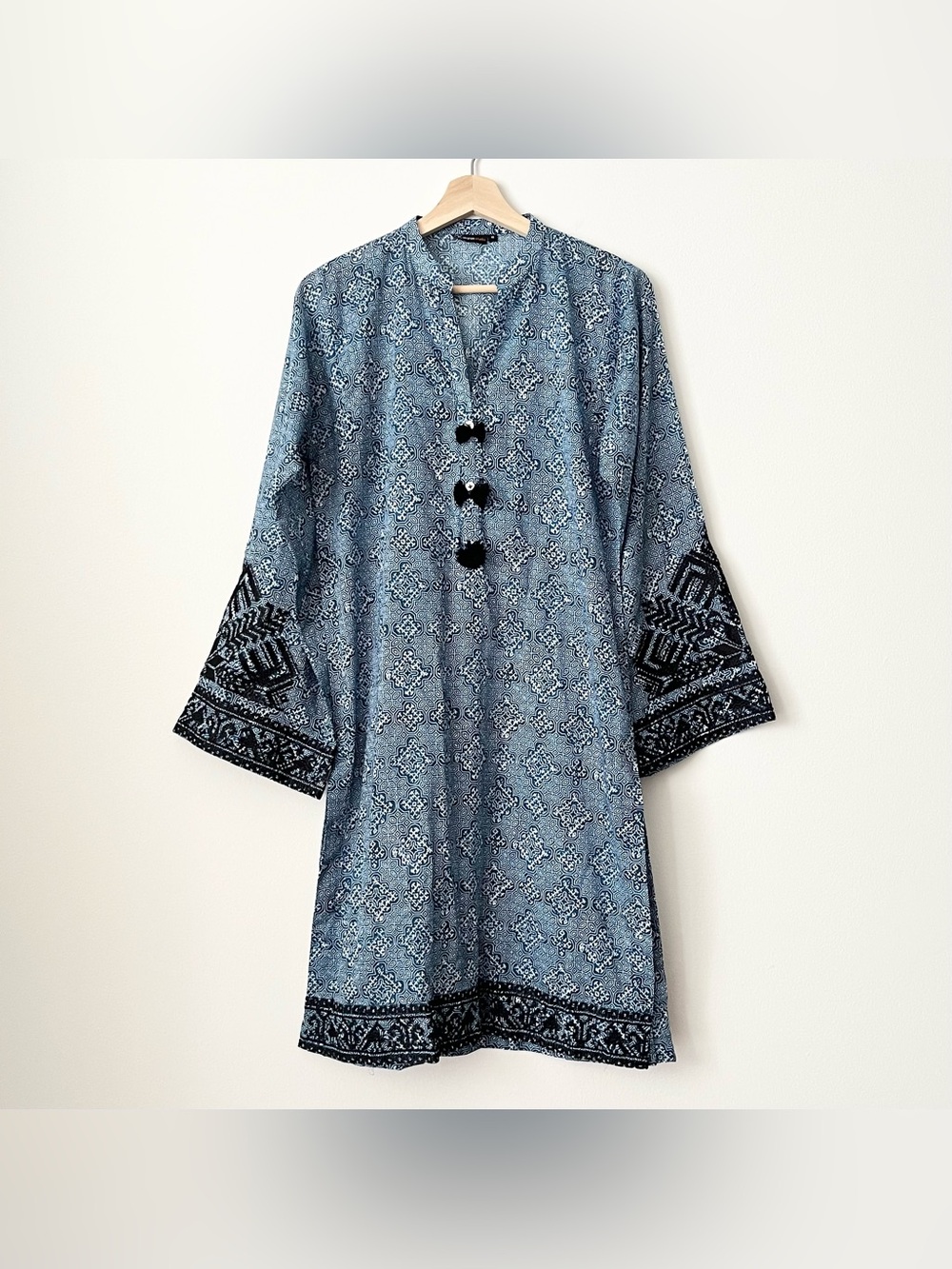 Alkaram Studio Women's Caftan Tunic Size 10 Blue White Embroidered Pool Resort